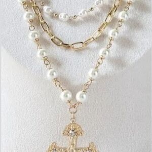 Elegant Gold and Pearl Necklace Set